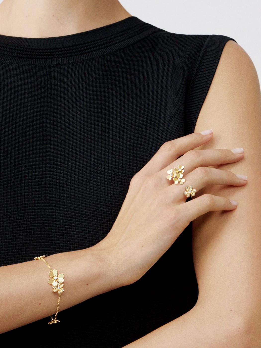 18K Gold Diamond VCA Frivole Between the Finger Ring