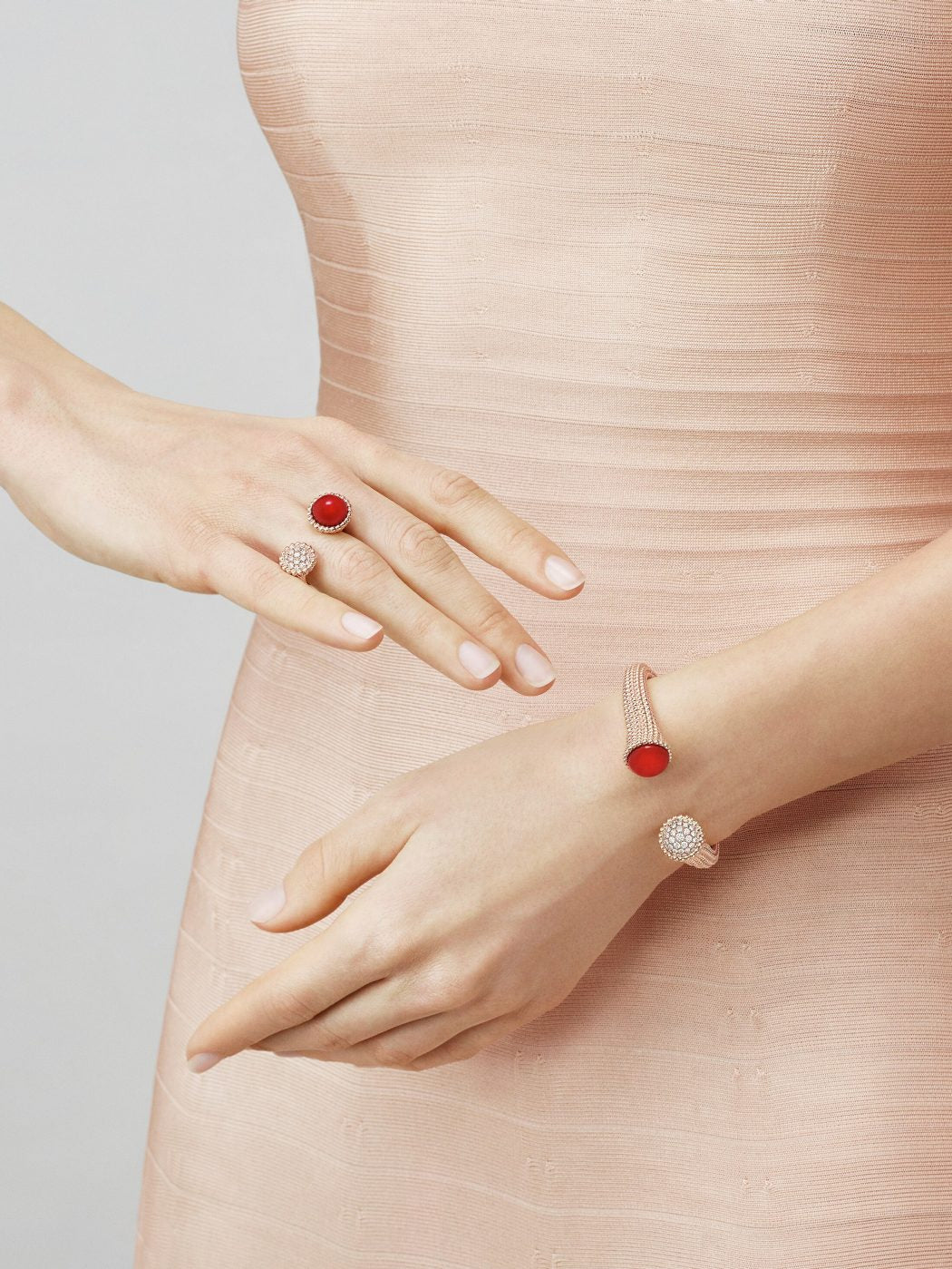 18K Rose Gold Diamond Carnelian VCA Perlée Couleurs Between the Finger Ring