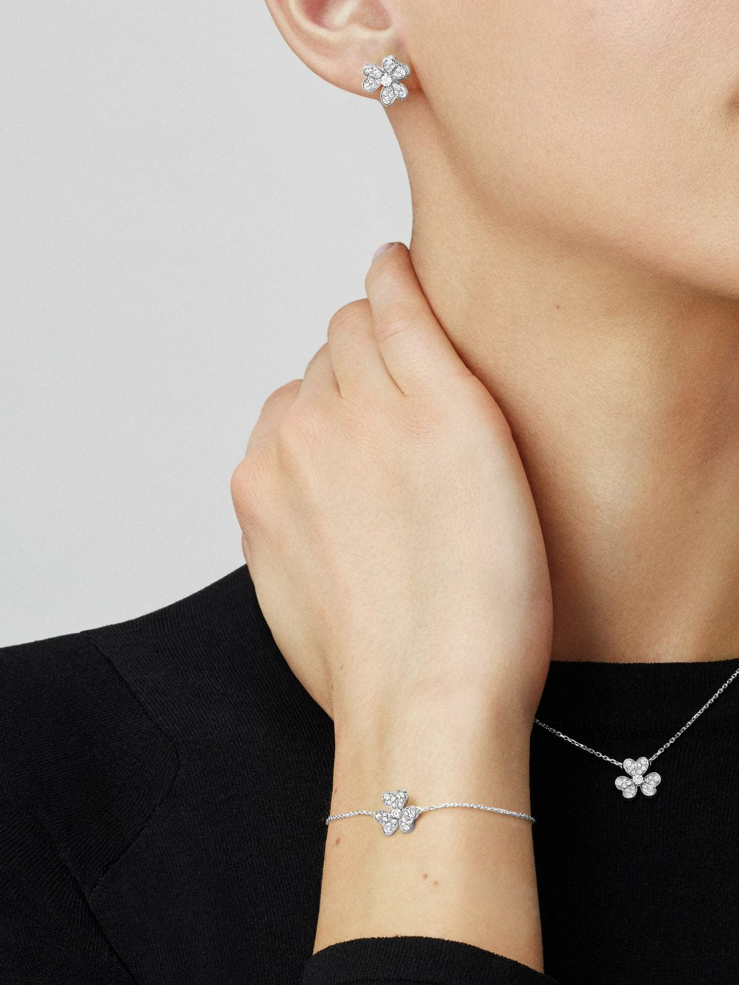 18K Gold Diamond VCA Frivole Mini Pendant