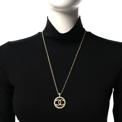 Chanel Pearl CC Round Pendant Necklace Gold