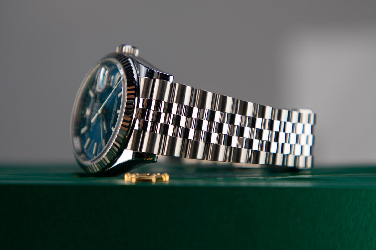 Rolex Datejust 36 mm Bright Blue Dial Oystersteel Jubilee 126200-0005