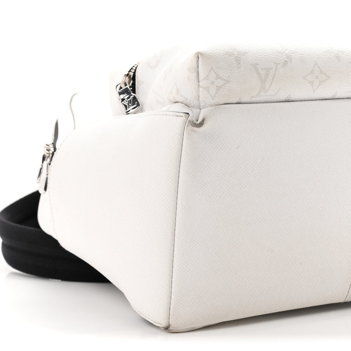Louis Vuitton Taiga Monogram Discovery Backpack PM White