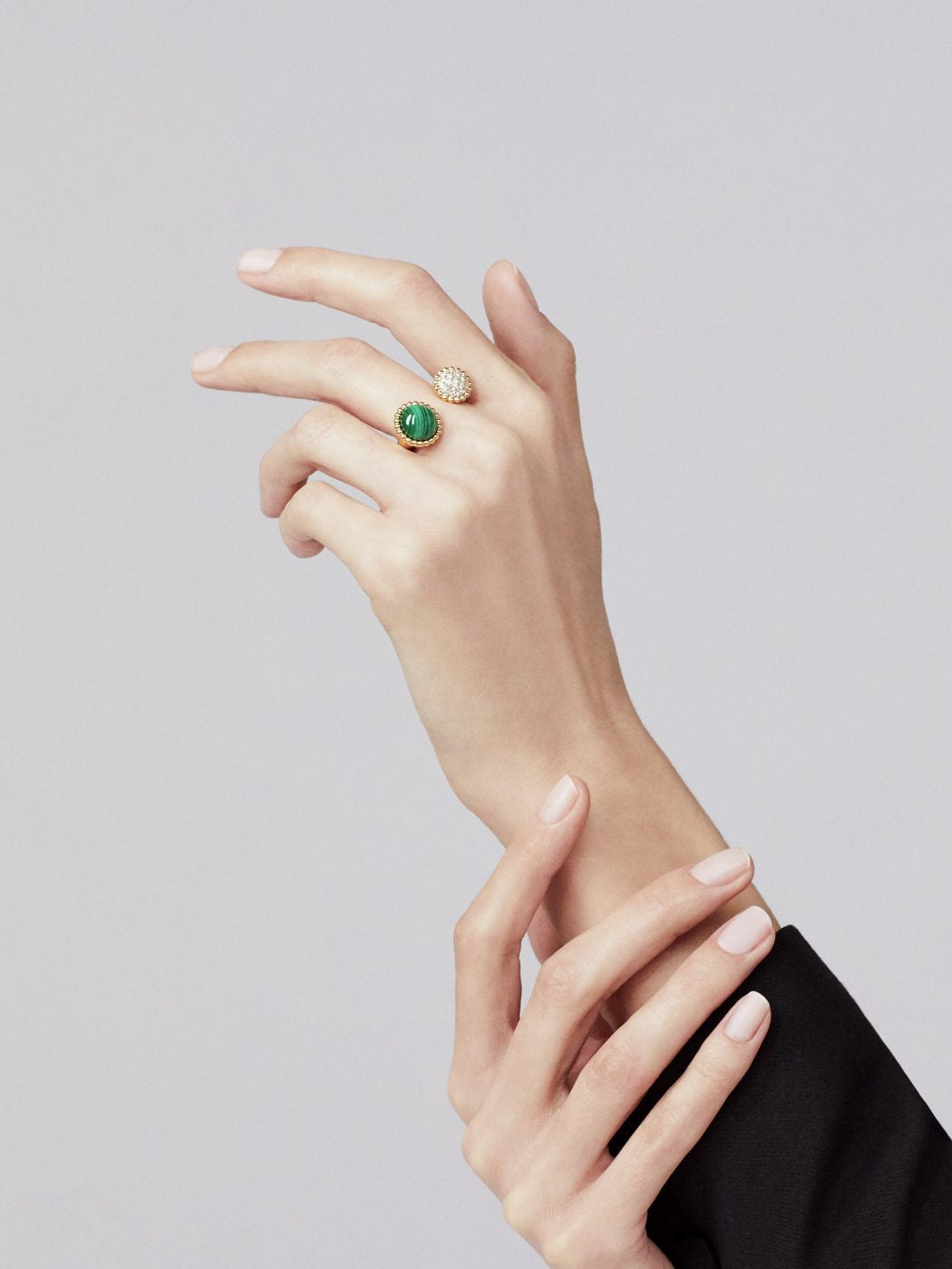 18K Yellow Gold Diamond Malachite VCA Perlée Couleurs Ring