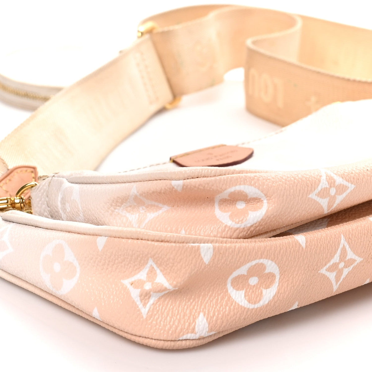 Louis Vuitton Monogram Giant By The Pool Multi Pochette Accessoires Brume