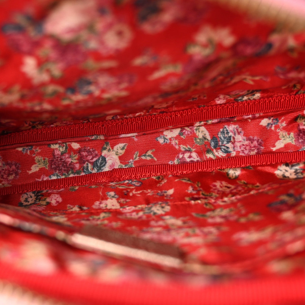 Gucci Laminated Nappa Trapuntata Small Zumi Shoulder Bag Rosa Lago Rame