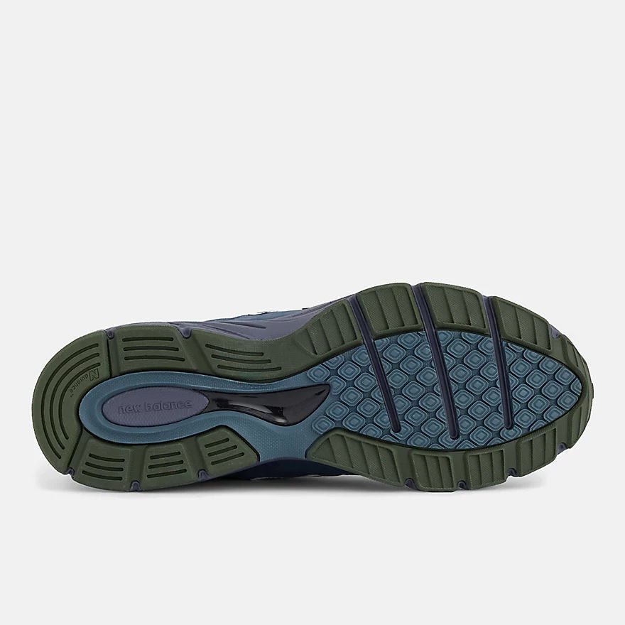Unisex 990v4 Lifestyle Sneakers
